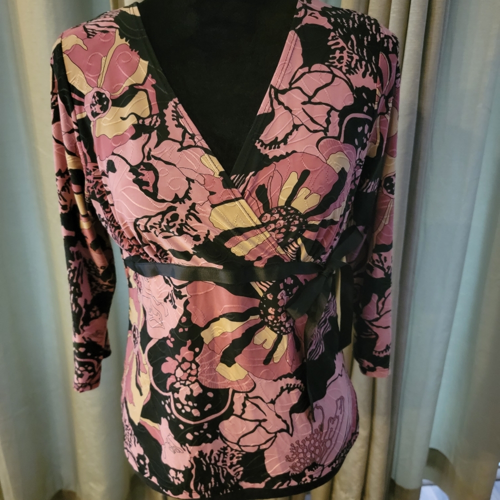 Black and Pink Obe 💗 Top